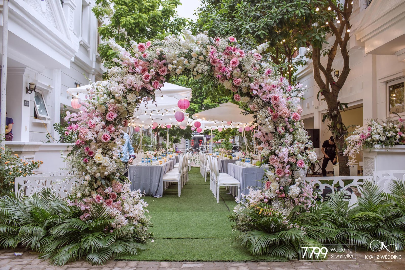 cong hoa cuoi dep trang tron